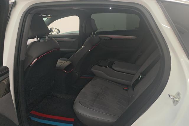 Lan Tu Chasing light PHEV id 3825538 из Китая 17