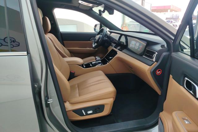 Ideal car Ideal ONE 2021 Серебристо-серый из Китая, фото 3