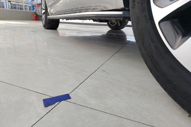 Ideal car Ideal ONE 2021 Серебристо-серый из Китая, фото 4