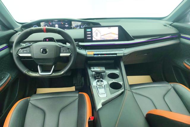 Changan UNI-V 2024 1.5 T — фото 11