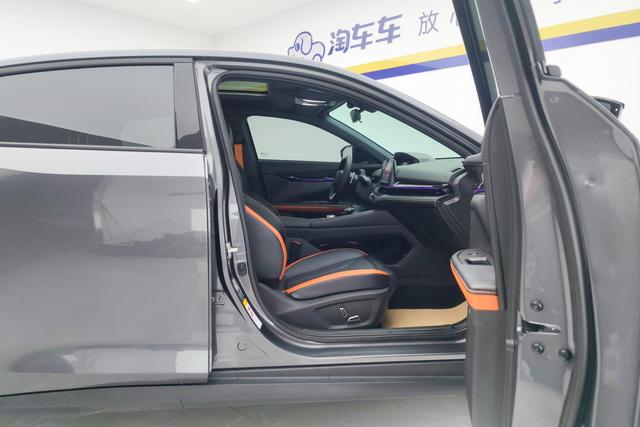 Changan UNI-V 2024 1.5 T — фото 15
