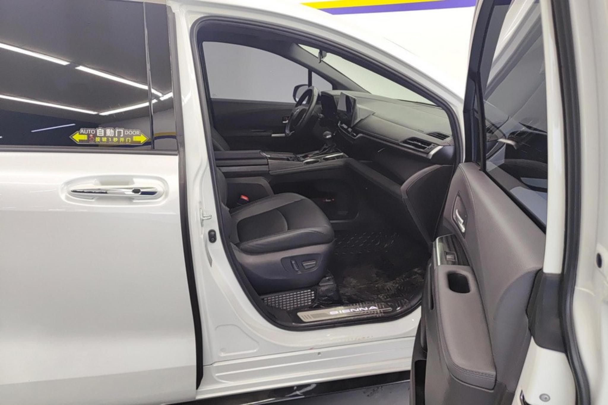 Toyota Sienna 2023 2.5L Luxury