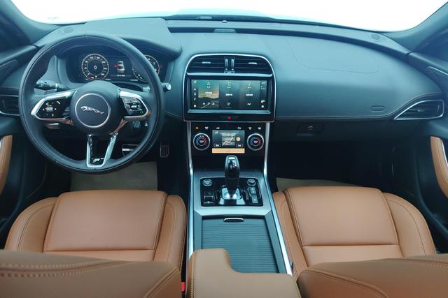 Jaguar XEL 2023 Зеленый из Китая