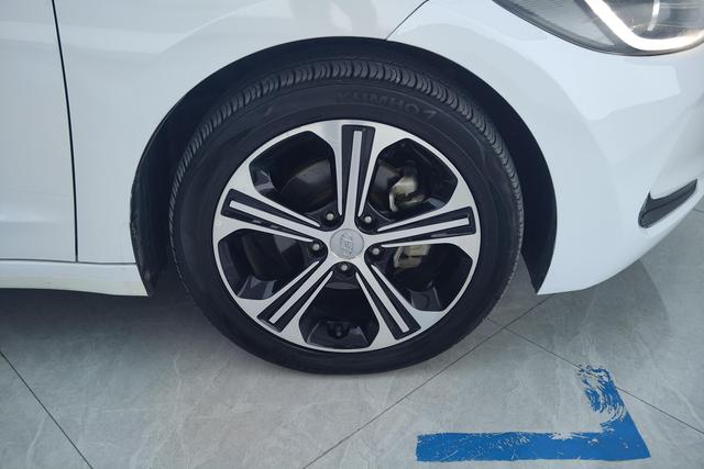 Hyundai Elantra — фото 10
