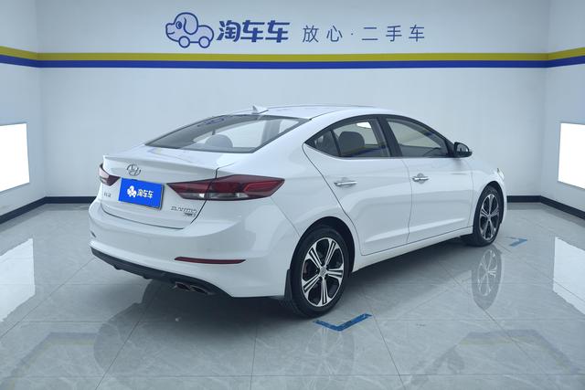 Hyundai Elantra — фото 4