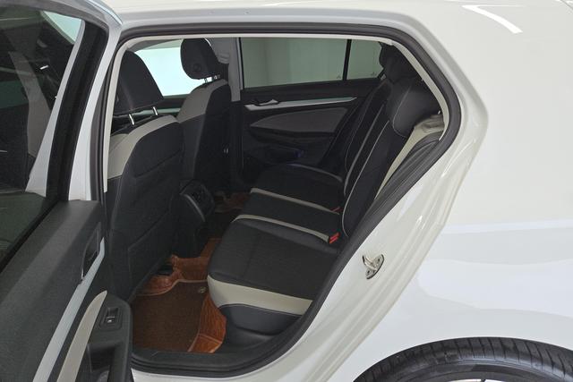 Volkswagen Golf id 3810330 из Китая 17