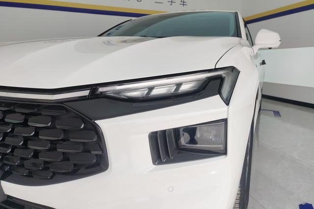 Ford Mondeo 2023 Eco Boost 180 Luxury — фото 4