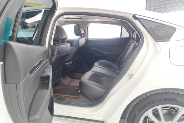 Ford Mondeo 2023 Eco Boost 180 Luxury — фото 15