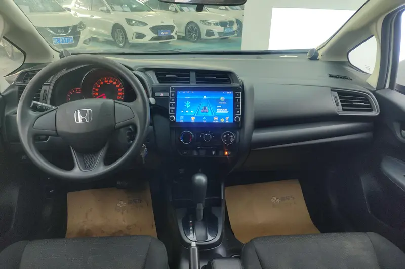 Honda Fit — фото 9