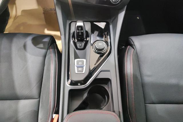 Lynk 03 2020 Красный из Китая, фото 6