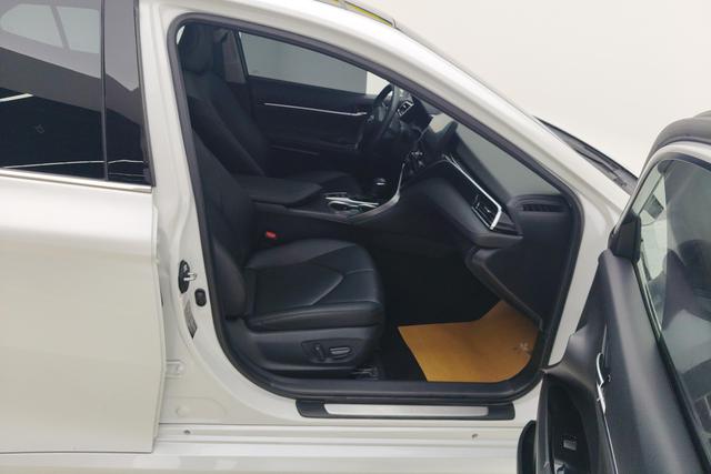 Toyota Camry 2022 Белый из Китая