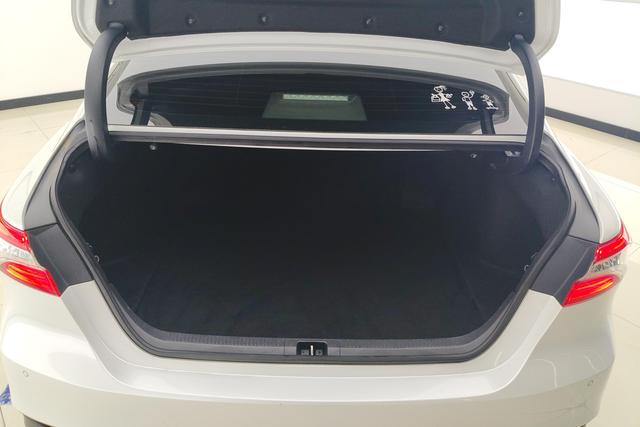 Toyota Camry 2022 Белый из Китая, фото 2