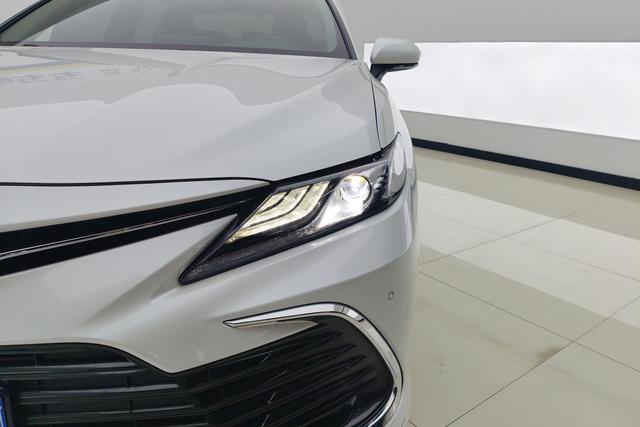 Toyota Camry 2022 Белый из Китая, фото 3