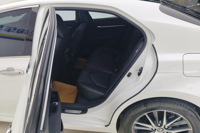 Toyota Camry 2022 Белый из Китая, фото 6