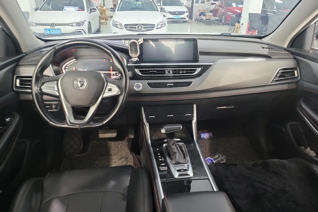 Chang'an CS75 2021 Белый из Китая