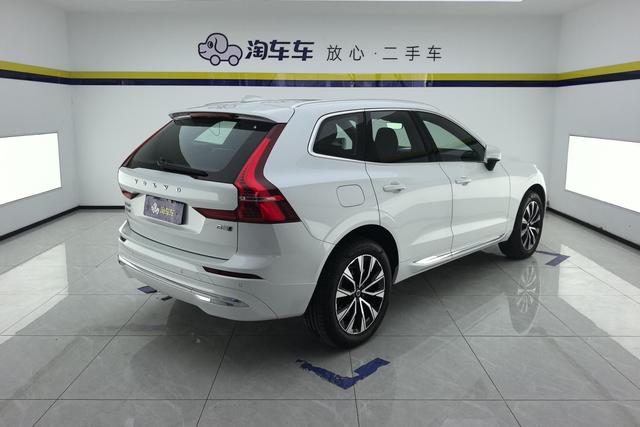 Volvo XC60 2025 B 5 4 WD — фото 3
