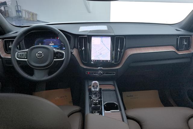 Volvo XC60 2025 B 5 4 WD — фото 13