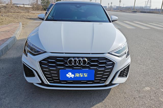 Audi A3 2023 Sportback 35 TFSI Sport — фото 2