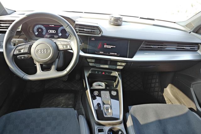 Audi A3 2023 Sportback 35 TFSI Sport — фото 12