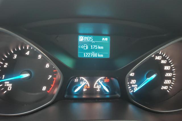 Ford Kuga 2015 1.5 L GTDi 2 WD — фото 14