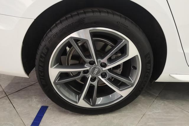 Audi A4L id 3804469 из Китая 8