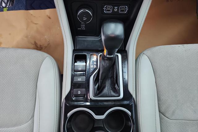 Jeep Grand Commander id 3824738 из Китая 14