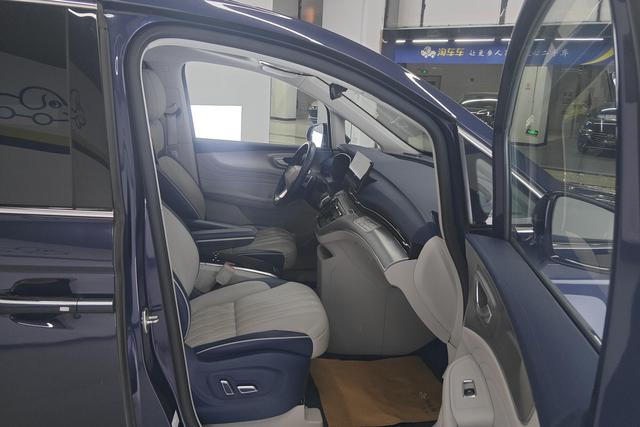 Roewe iMAX8 id 3823423 из Китая 10