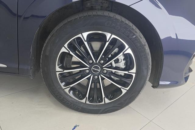 Roewe iMAX8 id 3823423 из Китая 13