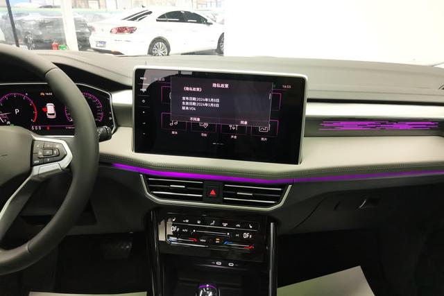 Volkswagen Tayron 2023 330 TSI 2 WDR-Line — фото 7