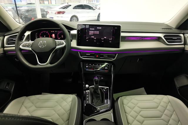Volkswagen Tayron 2023 330 TSI 2 WDR-Line — фото 13