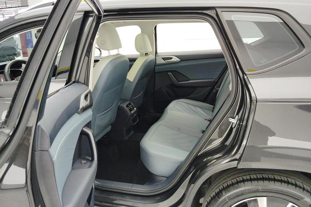 Volkswagen Tharu 2025 300 TSI 2 WD — фото 16