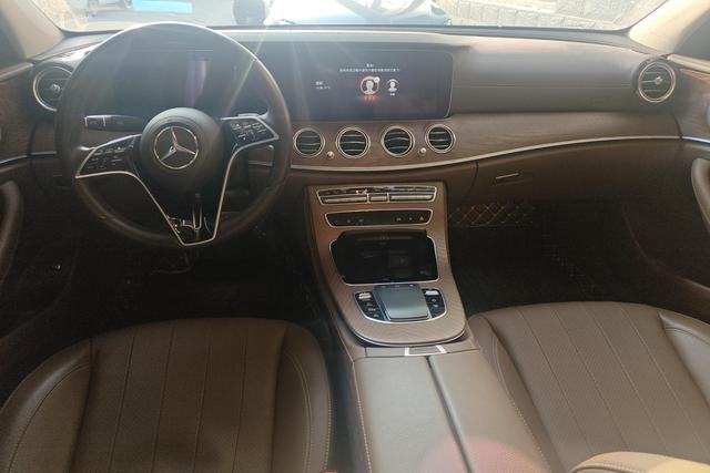 Mercedes-Benz E-Class 2023 E 300 L Luxury — фото 12
