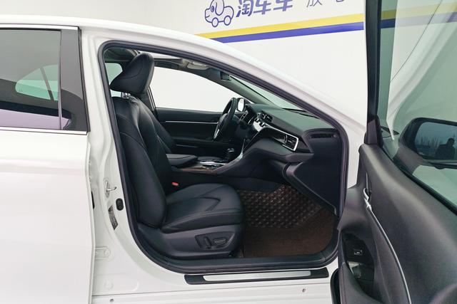 Toyota Camry 2021 Белый из Китая, фото 3