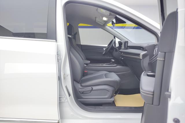 Wuling Jiachen 2022 1.5 T CVT Luxury — фото 11