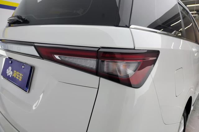 Wuling Jiachen 2022 1.5 T CVT Luxury — фото 12