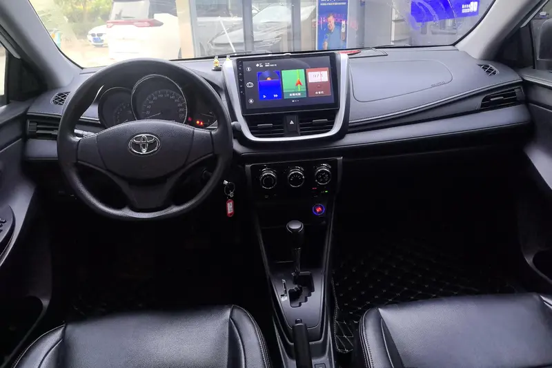Toyota Yaris L — фото 8