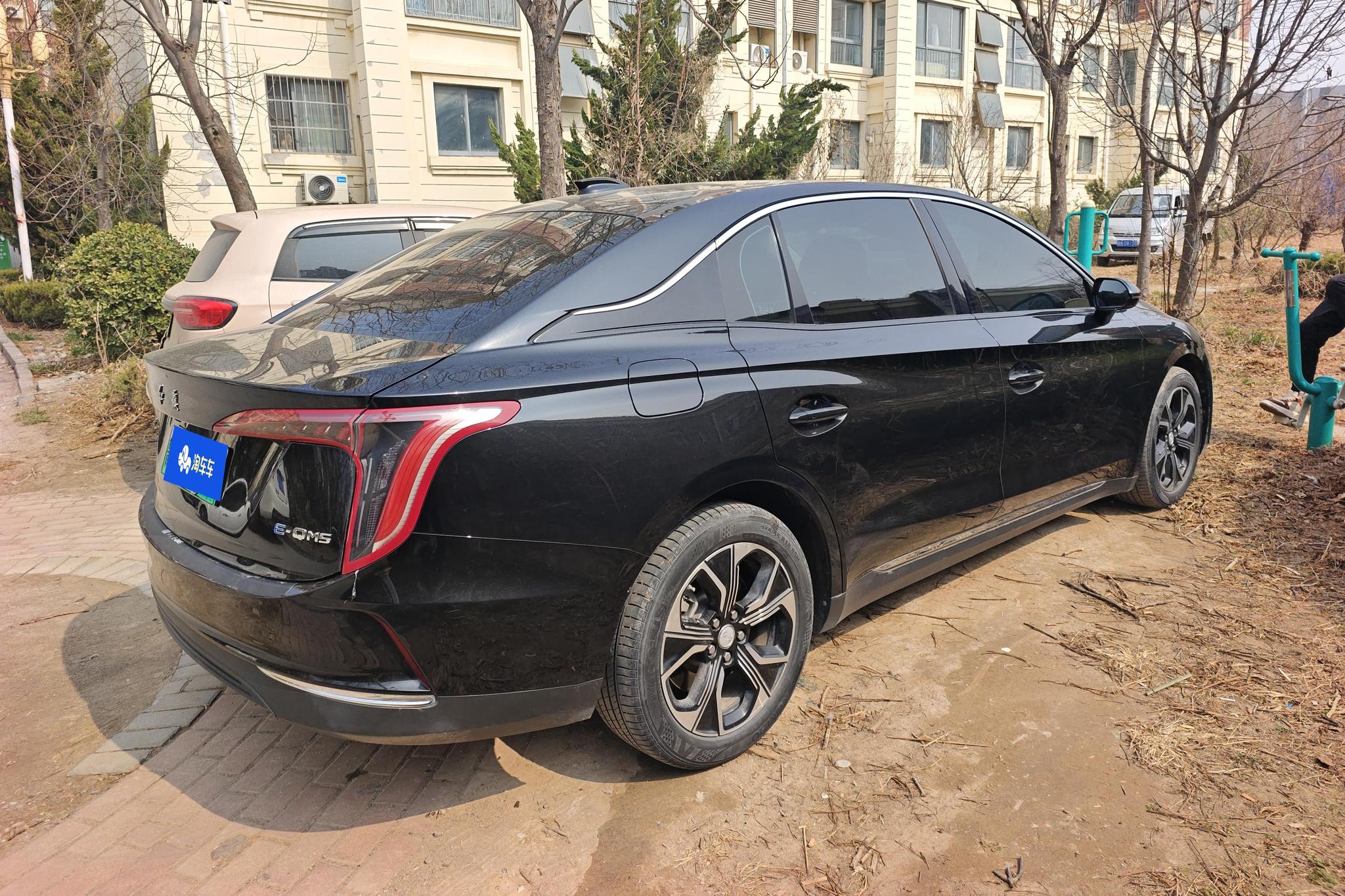 Hongqi E-QM5 2022 431km 5 мест