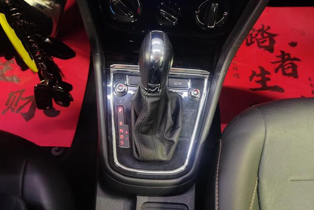 Volkswagen Bora id 3782089 из Китая 11