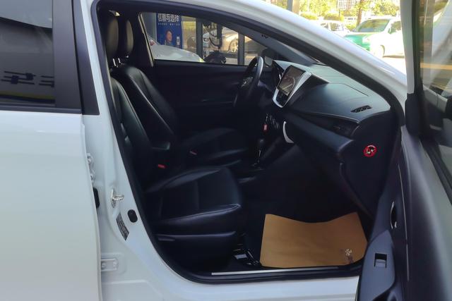 Toyota YARiS L 2019 — фото 10