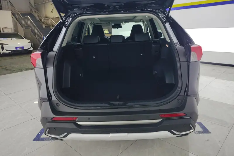 Toyota RAV4 — фото 13