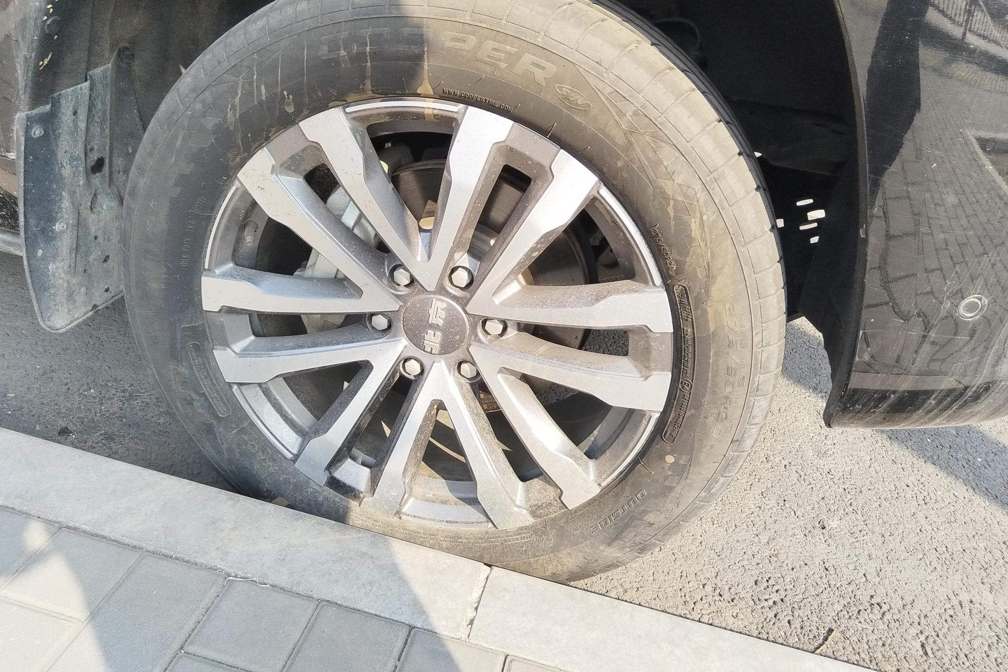 BAIC BJ60 2022 2.0T AT мест
