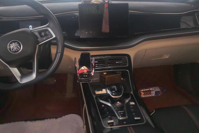 BYD Qin PLUS DM 2022 Темно-серый из Китая, фото 6