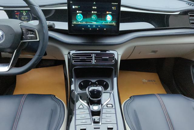 BYD QIN PLUS Hybrid 2021 — фото 11