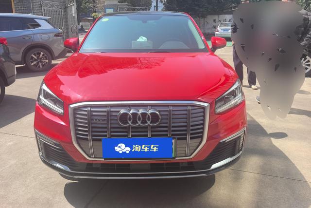 Audi Q2L e-tron 2019 EV — фото 2
