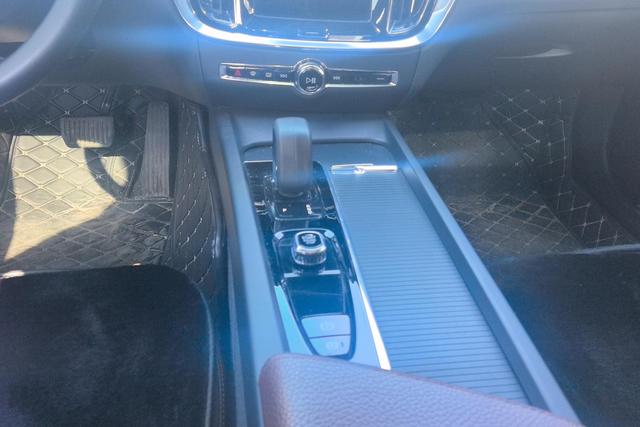 Volvo S60 id 3785066 из Китая 17