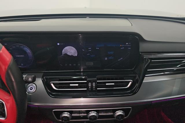 Hongqi HS5 2023 2.0 T 4 WD Pro — фото 10