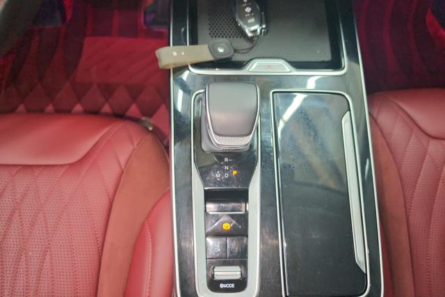 Hongqi HS5 2023 2.0 T 4 WD Pro — фото 14