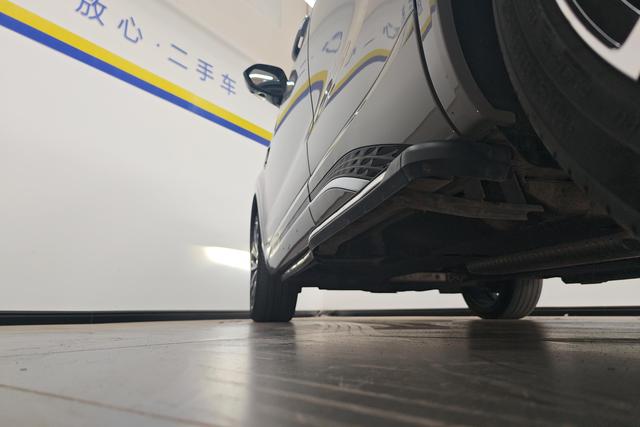 Red flag HS5 id 3823577 из Китая 16