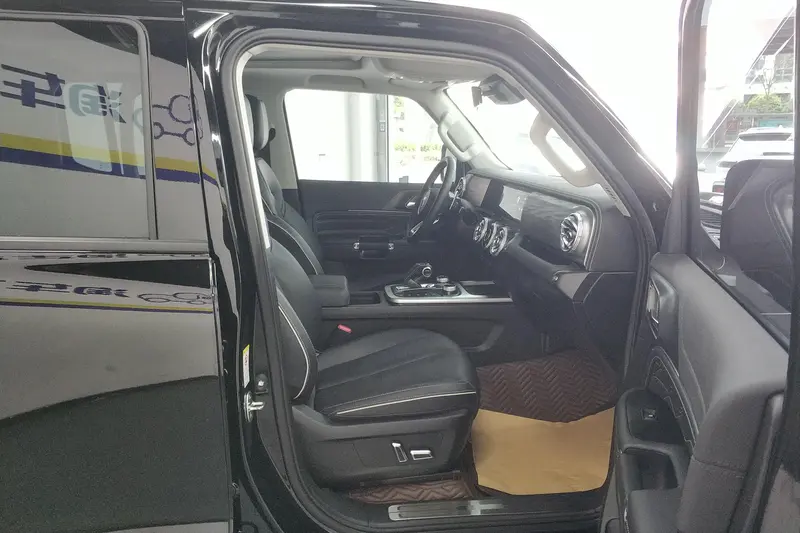 Tank 300 2.0 T — фото 13