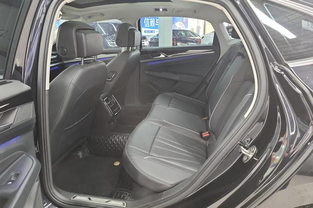 Volkswagen Passat 2024 380 TSI — фото 16